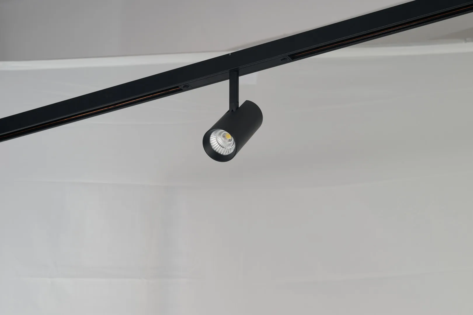 ALFA MAKITA TRACK MAGNETIC 7W CCT BLUETOOTH BLACK